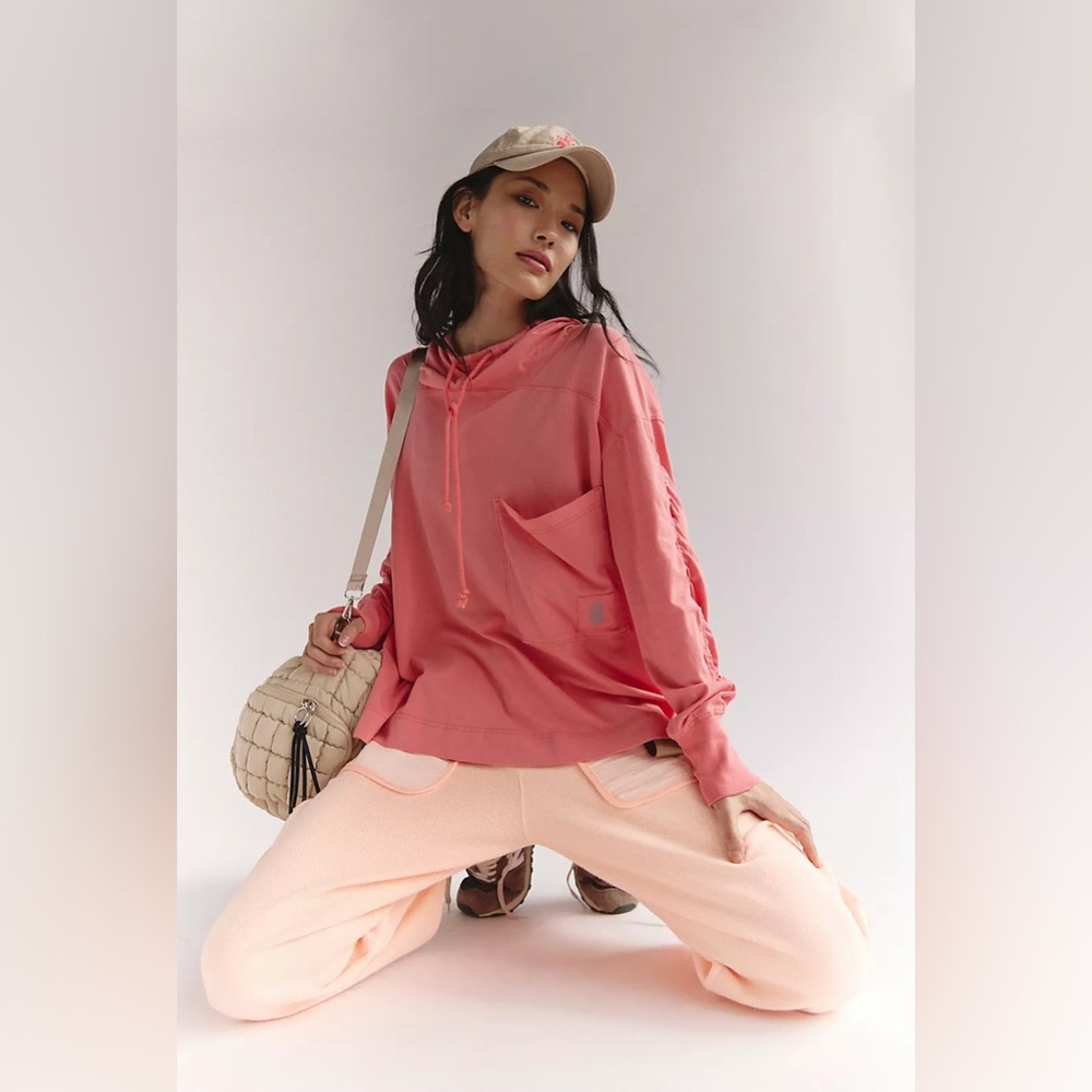 NWT  FREE PEOPLE - FP Movement Hot Shot Hooded Layer~ 🌺